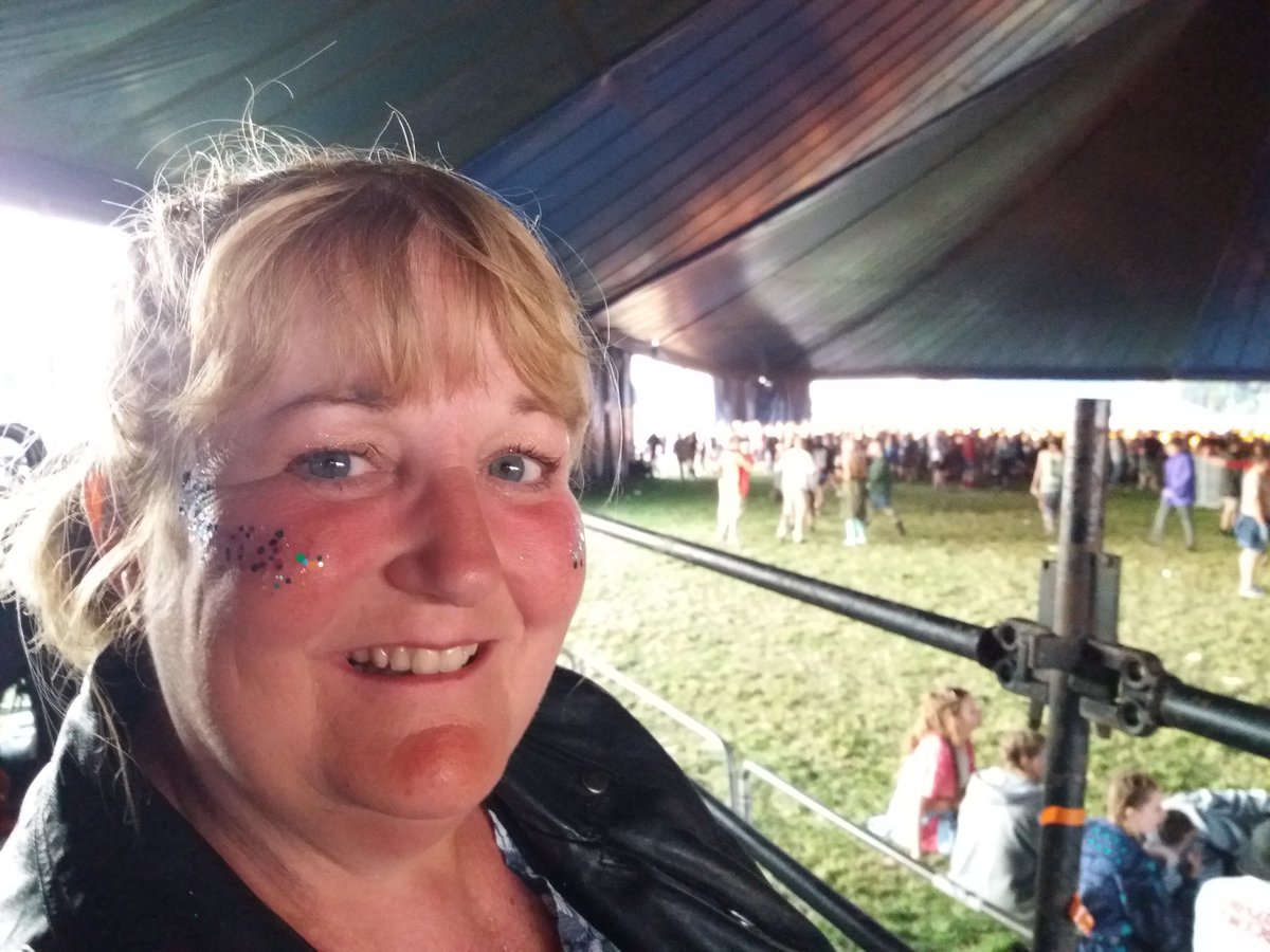 IaneileenEileen's tweet photo. @attitudetweets  #platformselfie #leedsfestival https://t.co/RMH5BuORKF