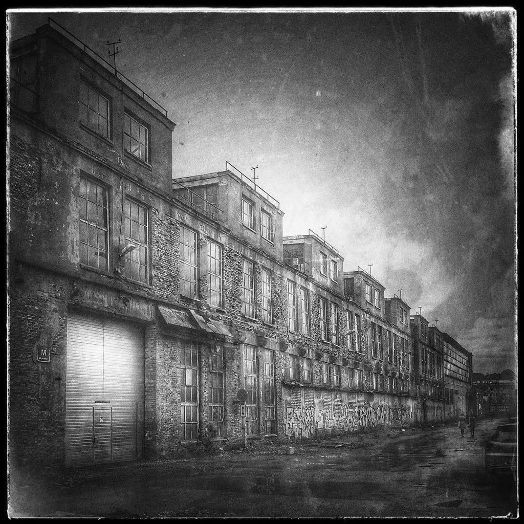 OlliLaasanen's tweet photo. #Industrial #Tallinn
.
.
#heavyfilter #cityview #architecture #snapseed #blackandwhite #bnw #architecturephotograp… https://t.co/Tyi4sqqiwp https://t.co/StJg37KIoH