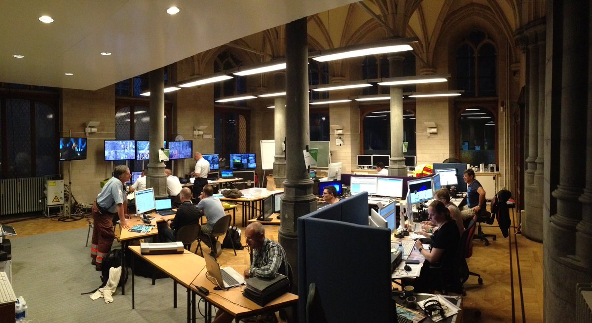 Ook dit is #Maanrock #Mechelen. Samen i/h commandocentrum met: <a href="/DZIVM/">DZIVM</a> <a href="/StadMechelen/">Stad Mechelen</a> @BwRivierenland <a href="/BWMechelen/">Brandweer Mechelen</a> <a href="/RodeKruisVL/">Rode Kruis-Vlaanderen</a> @DNPPROVANT