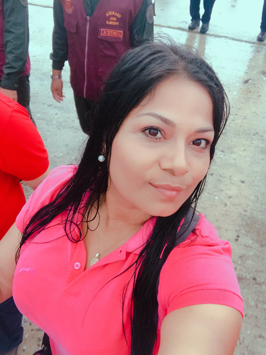 MiaDSantosM27's tweet photo. Ni la lluvia nos detuvo 🌞⛈⚡️#ProduciendoVenceremos #EsHoraDeDefenderLaPatria
#minppibes presente https://t.co/hYQpRYIpSS
