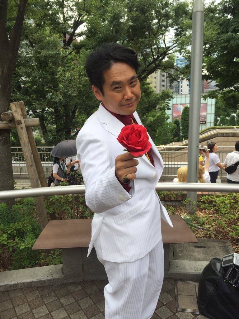 torakosutorasan's tweet photo. 今日は最終回のせいかこのTLがエグゼイド一色に!少し目まいしてるので大人しくはして��すが、今から緊張かつ楽しみに待ってます。
(恋社長コスは自分)
#sht #nitiasa #exaide https://t.co/m7aTs4V0ZP