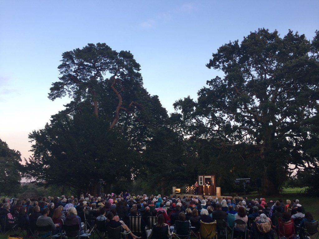 MiracleTheatre's tweet photo. Lovely audience @EnysGardens for our last #ThirdPoliceman show of the summer! https://t.co/Gza6QOipB8