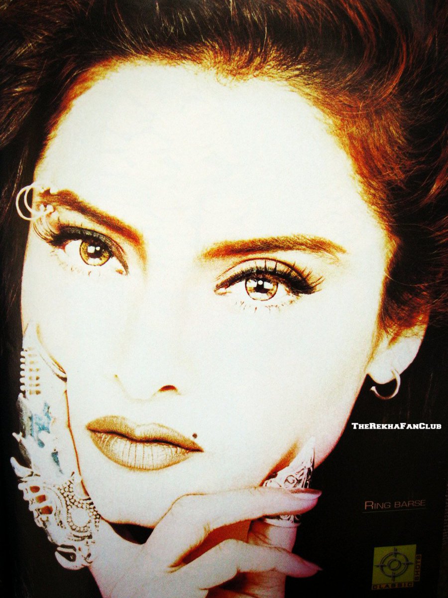 TheRekhaFanclub's tweet photo. Its All in Your Eyes...The Perfect Style Icon...The Perfect Diva #Rekha ji.... https://t.co/MiL3W6qs0w