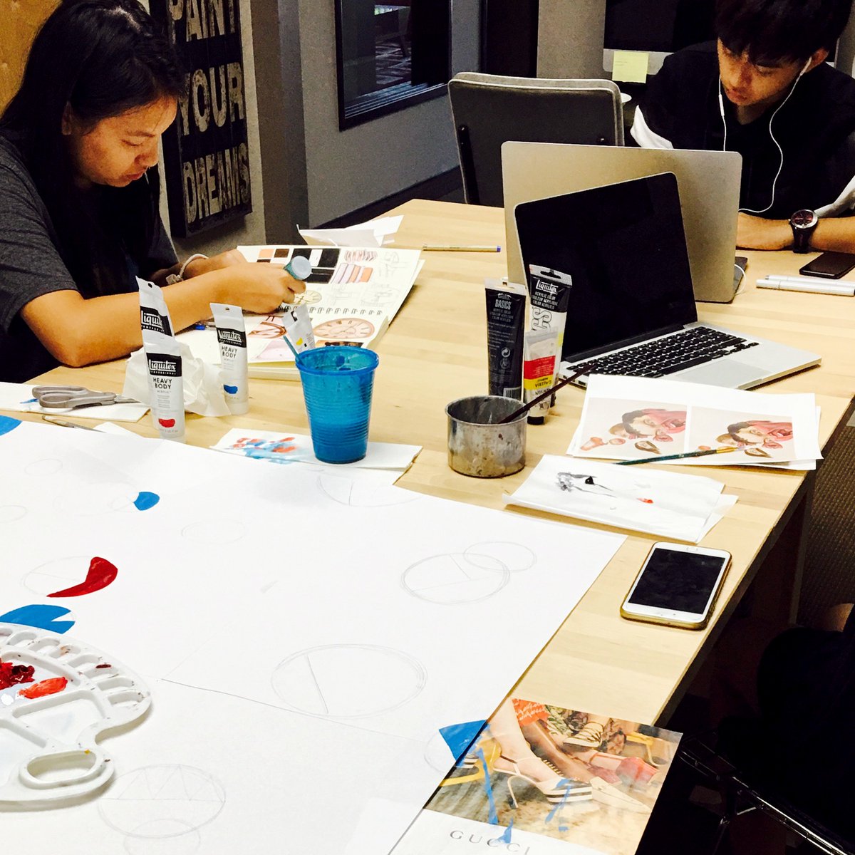 3line_studio's tweet photo. Saturday at #3LineStudio #ChasingDreams #ArtPortfolio #WorkingHard #WorkInProgress #Drawing #Painting #TextileMaking #Transportation https://t.co/jn7bKzCxMa