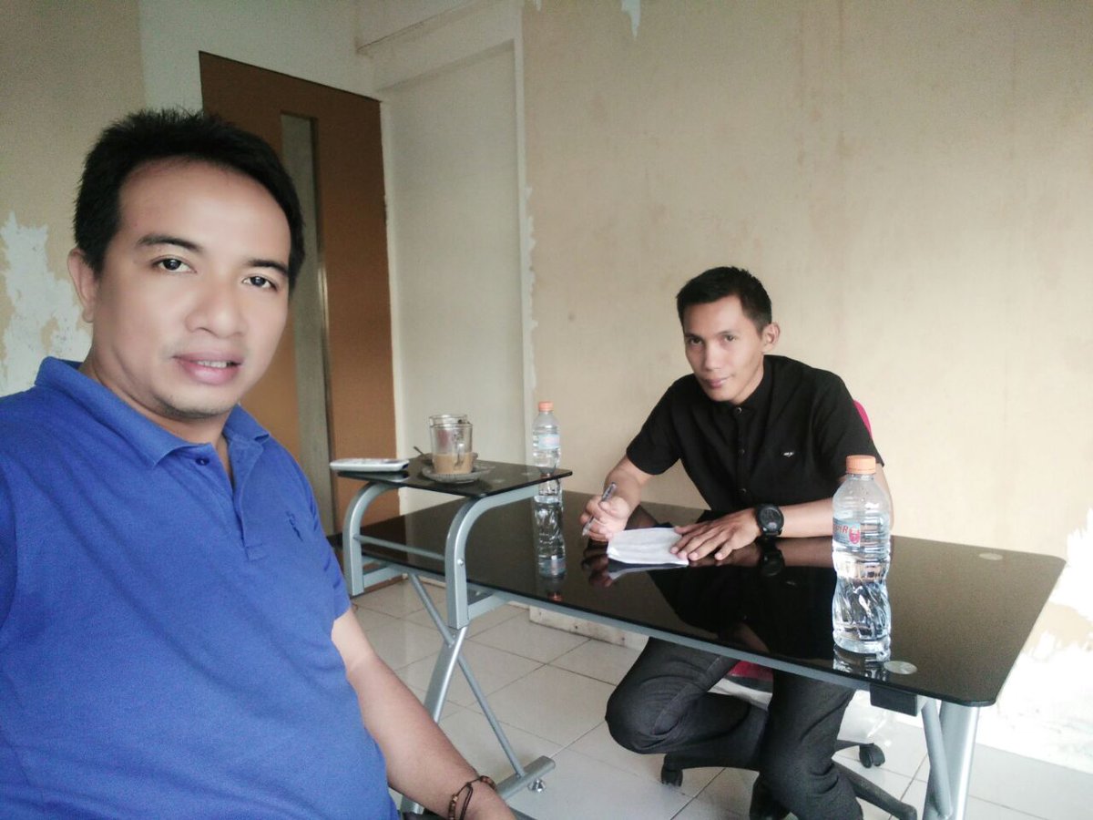 IndonesiaJaya21's tweet photo. Momen konsultasi bersama Pak Muhajir, legislator partai Nasdem yg Hebat @BungAskar #geniushour #geniusways https://t.co/jP5cNP4AMj