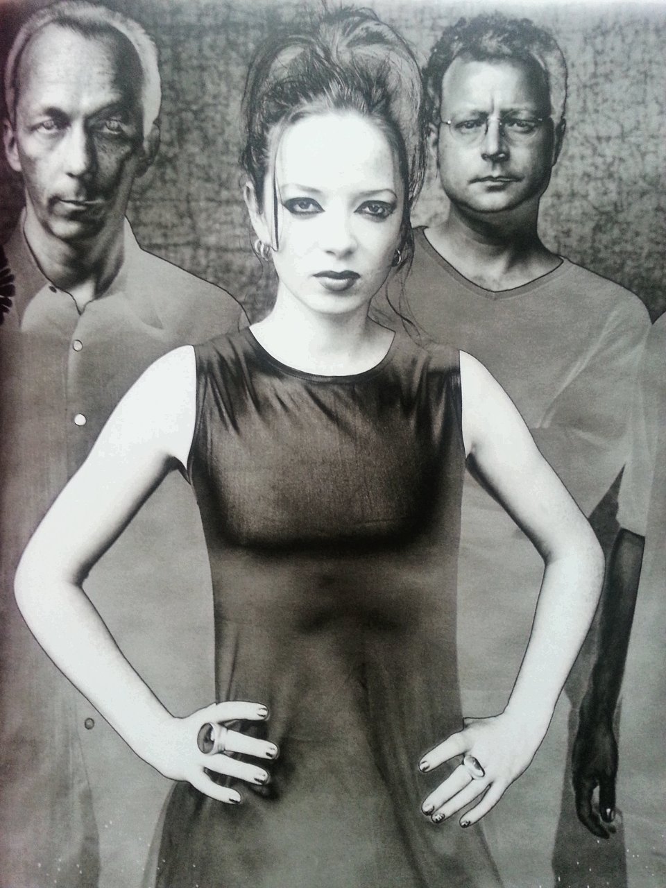 Happy birthday to Shirley Manson. Appropriately, it\s raining today. 