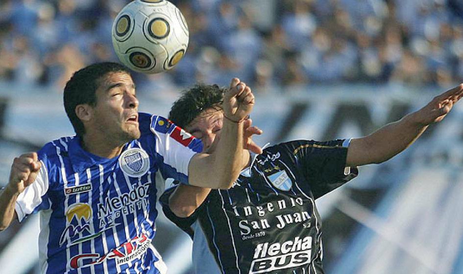 Vegafutbol's tweet photo. Será la novena visita de #GodoyCruz a #AtléticoTucumán desde '95. El "decano" ganó 5 veces y empataron 3. El "tomba" nunca ganó en Tucumán. https://t.co/HZ46e24sGh