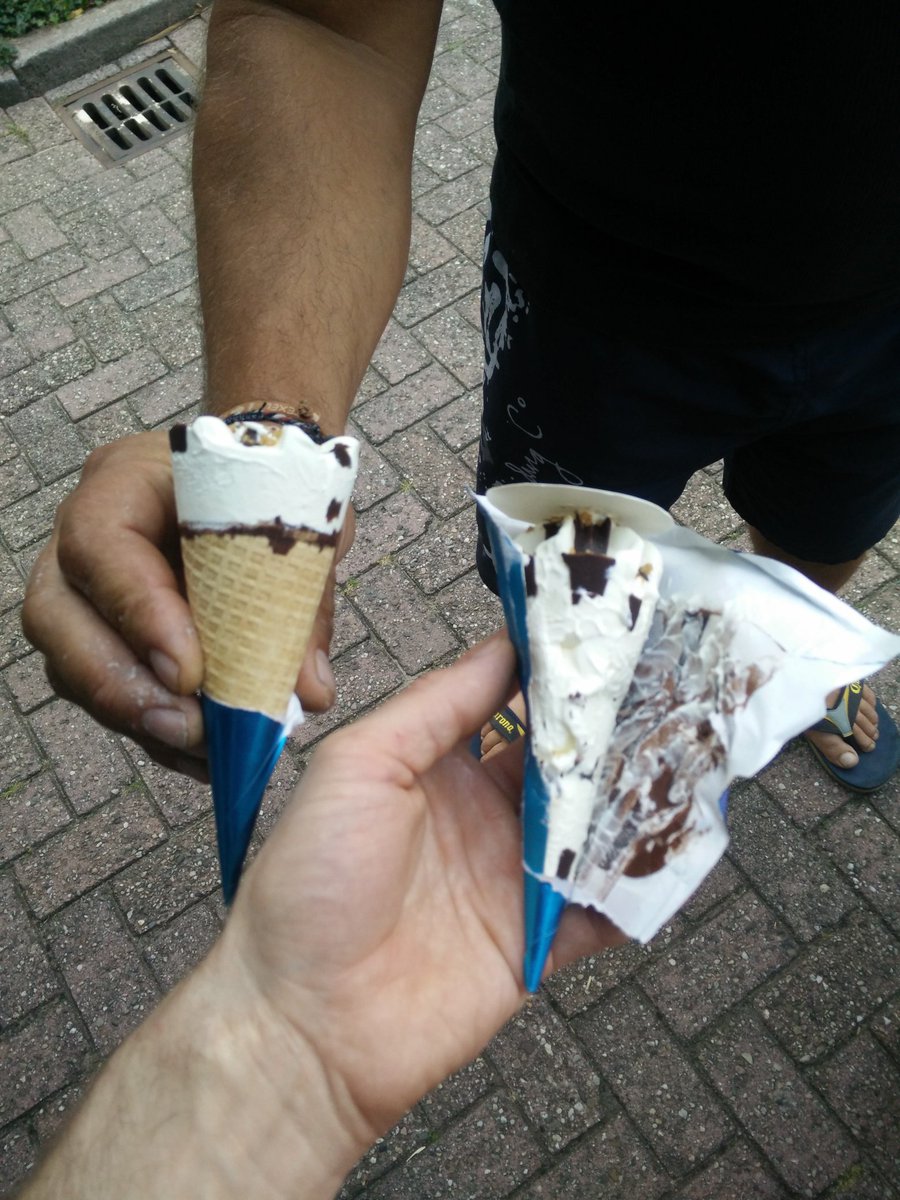 timpel_800's tweet photo. He appie wat is dit nou? Cornetto zonder hoorntje? @albertheijn #kwaliteitscontrole https://t.co/W6kcSRqVwj