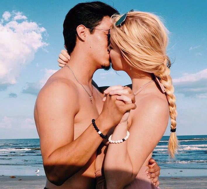 BEFlTMOTlVATION's tweet image. If someone got me Distance Bracelets I would never take it off ⚪️⚫️🌎😍

*Drops Hint AlphaAccessories.Co