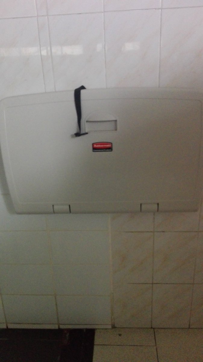 caui70's tweet photo. Bien @SesamoExpress en ruta 68, mudador de niños en baño hombres, rampa acceso baños y buena comida!! 👌👌 https://t.co/JPPv0kvkTi