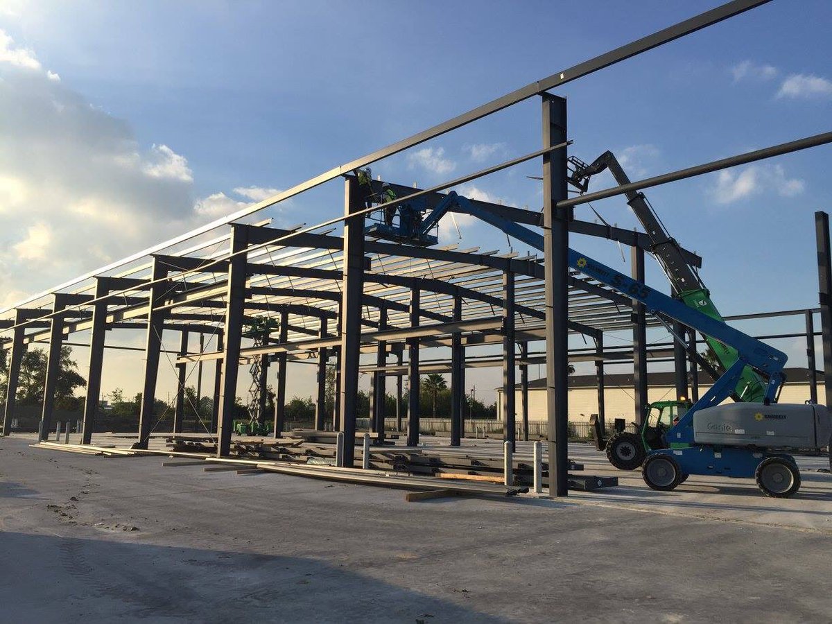 BIGmetalbldgs's tweet photo. Always follow local codes & hire a #qualitybuilder #GoBIG #BuildBetter #Hurricaneharvey #Hirepros #Metalbuilding #windrated #stormdamage https://t.co/tfFAd7JOKW