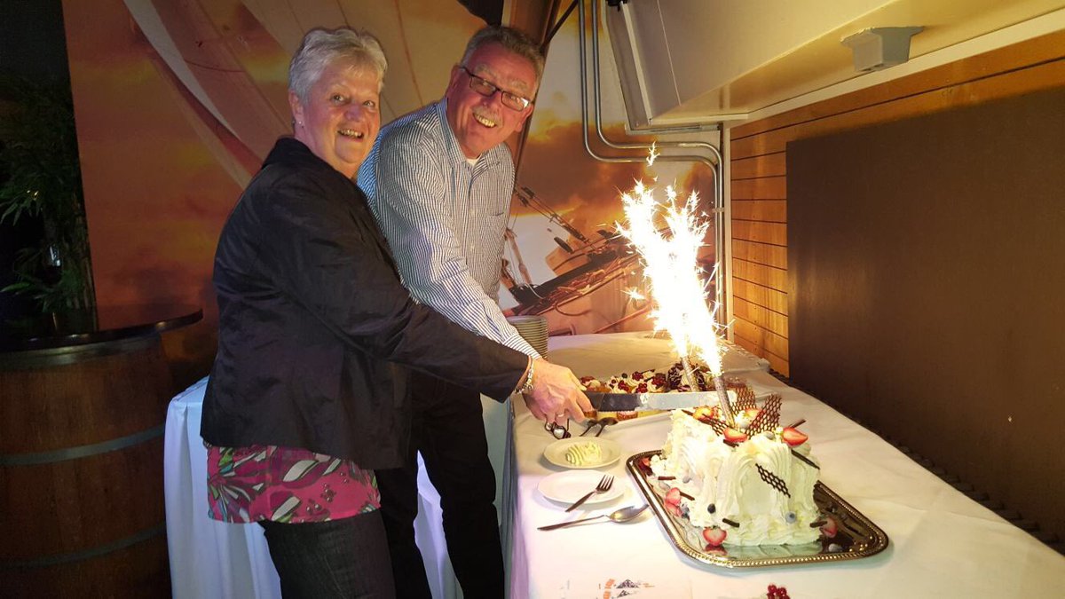 033catering's tweet photo. Vanavond hadden we vuurwerk in de Amersfoortse Partyboot.
Ook iets te vieren .....
https://t.co/CgKL0JXzh4  Tel. 033-7600076 https://t.co/HS16jikneH