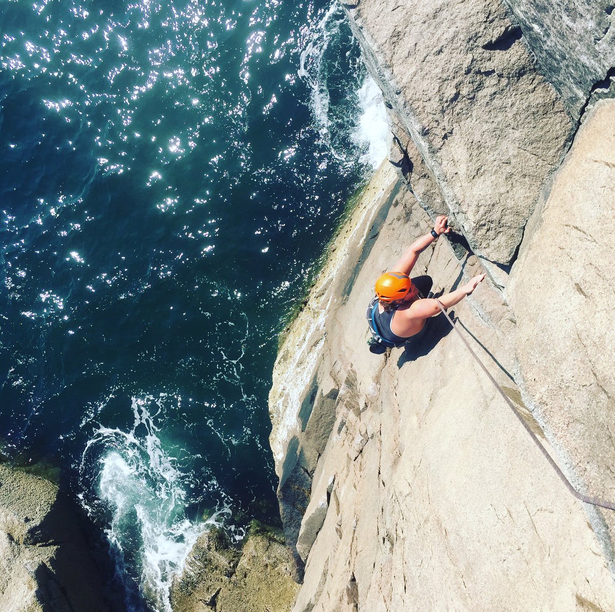 mutlick's tweet photo. Never give up. #strongwomen #fitness #Motivation #climb #strongnotskinny https://t.co/UgcnifSNyX