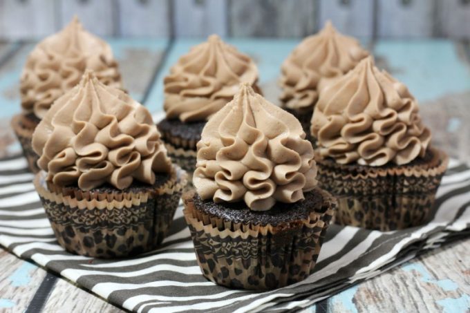 Tammileetips's tweet photo. Simple Delicious Nutella Cupcake Recipe w. Nutella Frosting https://t.co/td9GtyVqQy https://t.co/vFWfSStgDd