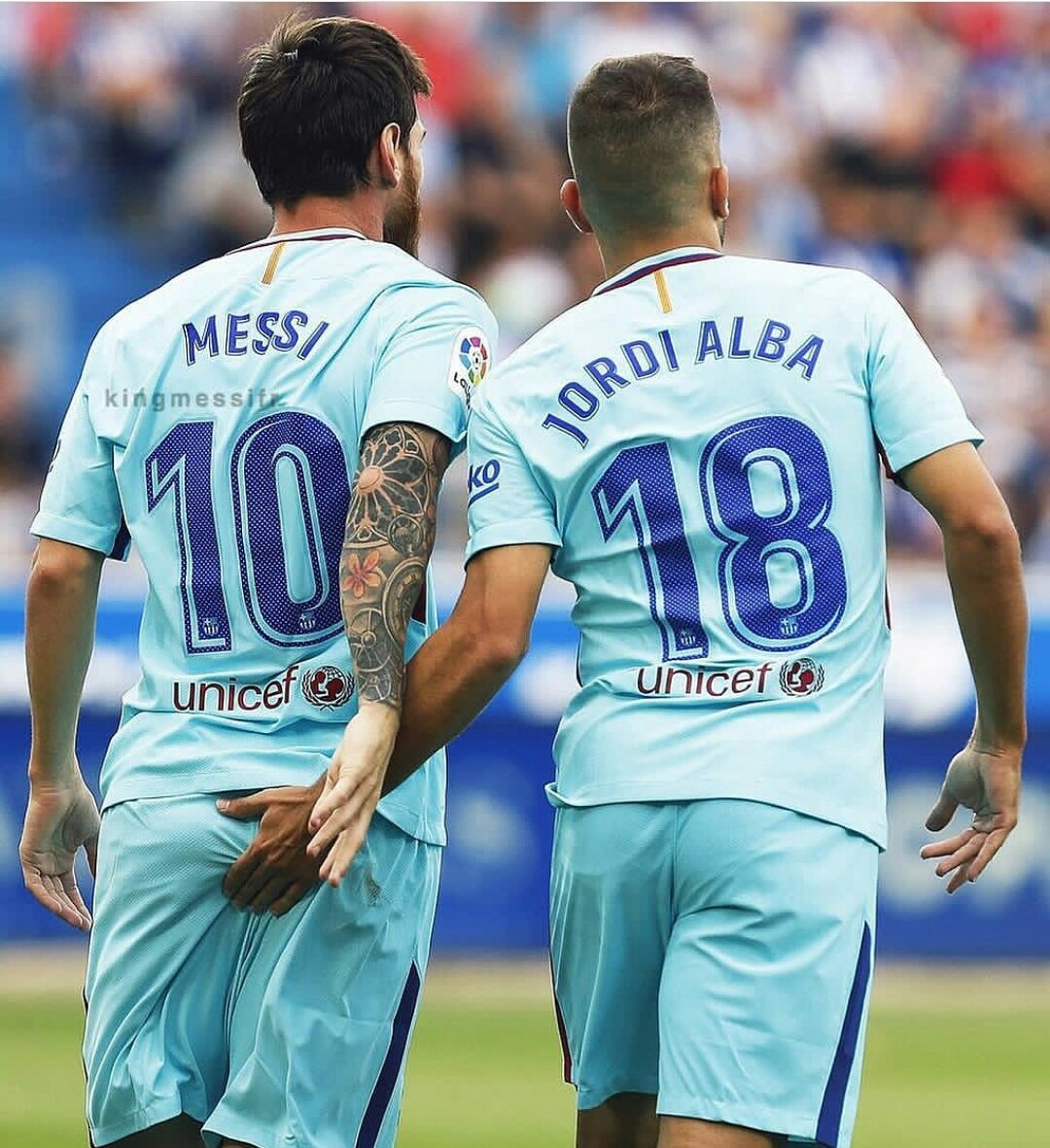 Leo Messi 🔟 Fan Club on X: "Jordi Alba loves 🍑 https://t.co/XyEXylQETx" /  X
