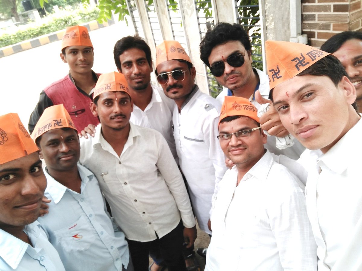 Kirtikumarwank's tweet photo. #DigitalBappa
#Fullyinjoyid_at_Ganesh_Festival_team_Mmfpl_Jalgaon... https://t.co/lFRrObPAb4