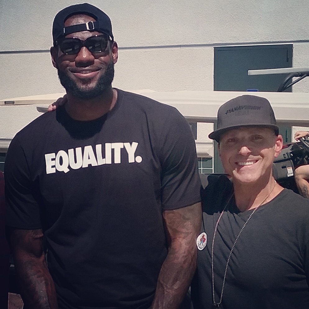 phaasteddie's tweet photo. Chillin with @KingJames on a beautiful Saturday afternoon. It was an absolute pleasure chatting with you. #6on6 #Nike #fightnight #equality https://t.co/tnEFsHJe0h
