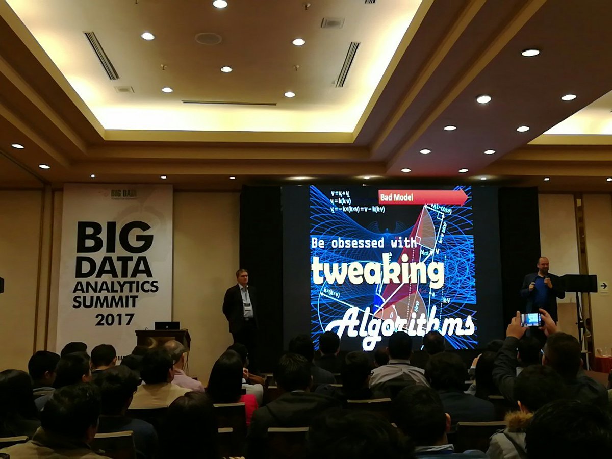 ronaldbarzolape's tweet photo. Dedicar mucho tiempo en aumentar pequeños porcentajes de mejora en el modelo #Fail @TIMi_Americas #BigDataSummit2017 https://t.co/LpQehOpejK