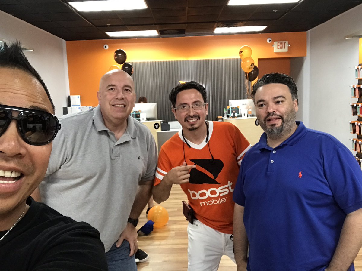 vtruongcao's tweet image. It ain't over, it ain't over!!!!! 🔥🏈🎮 #VIP #BoostTakeover #PhillyEvents @JayMiglionico @SMcgowan763 @VIPwireless @boostelevate @BoostOndigo