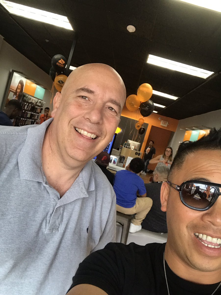 vtruongcao's tweet image. It ain't over, it ain't over!!!!! 🔥🏈🎮 #VIP #BoostTakeover #PhillyEvents @JayMiglionico @SMcgowan763 @VIPwireless @boostelevate @BoostOndigo