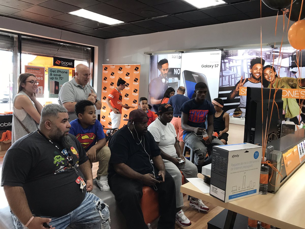 vtruongcao's tweet image. It ain't over, it ain't over!!!!! 🔥🏈🎮 #VIP #BoostTakeover #PhillyEvents @JayMiglionico @SMcgowan763 @VIPwireless @boostelevate @BoostOndigo