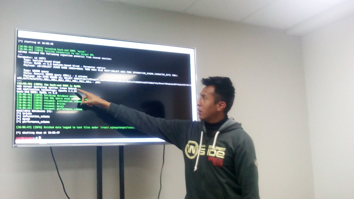 UnD3sc0n0c1d0's tweet photo. Gran charla y práctica la de @ccuencad en la #Hack4Tarija https://t.co/cSJuy0BJB9