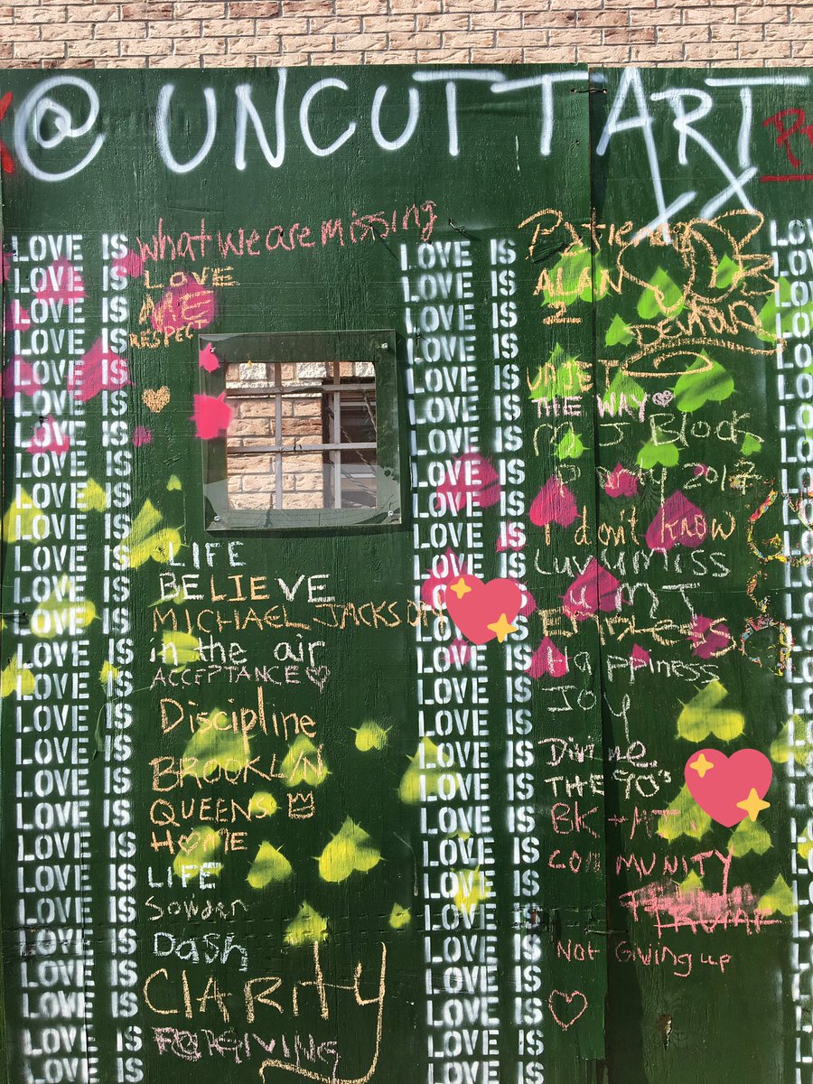 TheRhythmReport's tweet photo. @UncuttArt asks "What is love?" at #BKLovesMJ Let's just say, among many things, it's #MichaelJackson and #the90s 🎤✌️💗 https://t.co/LaFtCbGtdJ