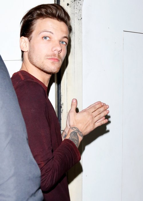 LouisTArgentina's tweet photo. Y tu miradaaaa, me corta la respiración
Me quema el almaaaaa y me acelera el corazón 🎶 https://t.co/3PnaucYbte