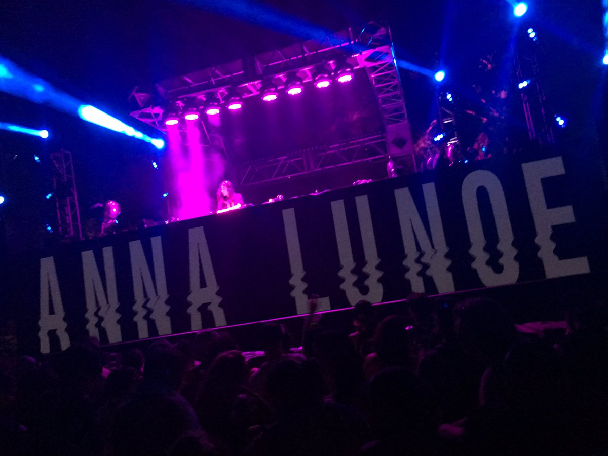 _bang_its_aaron's tweet photo. @Malaamusic , @annalunoe & @CHEFSAYMYNAME all with awesome sets at #HARDSUMMER2017 😄😋 https://t.co/9ExuNYzbY9