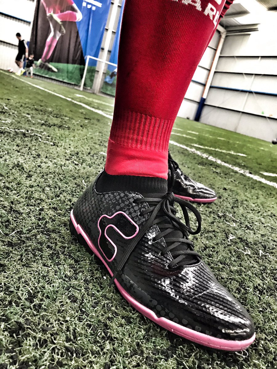 gerafranco's tweet photo. ¡Estrenando y anotando ⚽️!
Gracias @CharlyFutbol @karlita_krystel por las nuevas armas letales 💪🏼 #TeamInvicto ⚫️🔴 https://t.co/eIZvTEmkzy