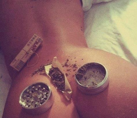 IamStarfizzy1's tweet photo. What do you see #kushweed #smokemakeyouwiseup https://t.co/S7q4212fXt