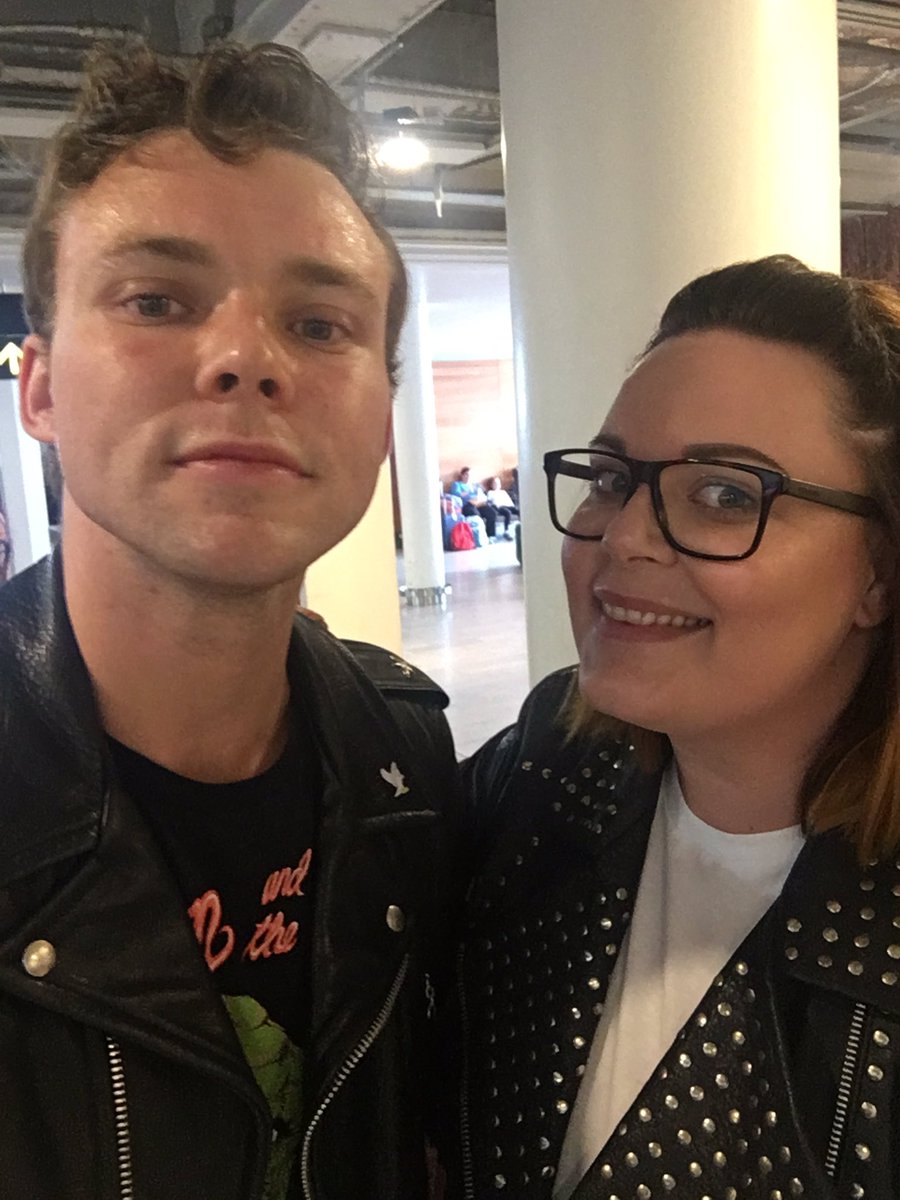 CallMeReggae's tweet image. When you finally meet 4/4 🤘🏻🖤@Michael5SOS @Ashton5SOS @Luke5SOS @Calum5SOS @5SOS - thanks for taking the time today 🤘🏻🖤