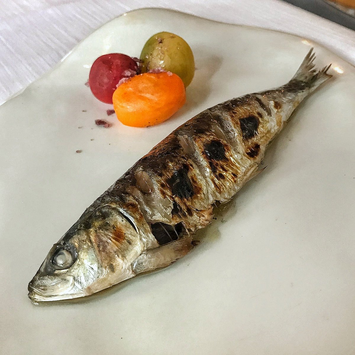 gourmetilla's tweet photo. No he probado sardina igual, pero el hígado de mero es de lágrima. En productos como estos Abel derrocha grandeza y autenticidad #GüeyuMar https://t.co/ZsBPHuQeMA