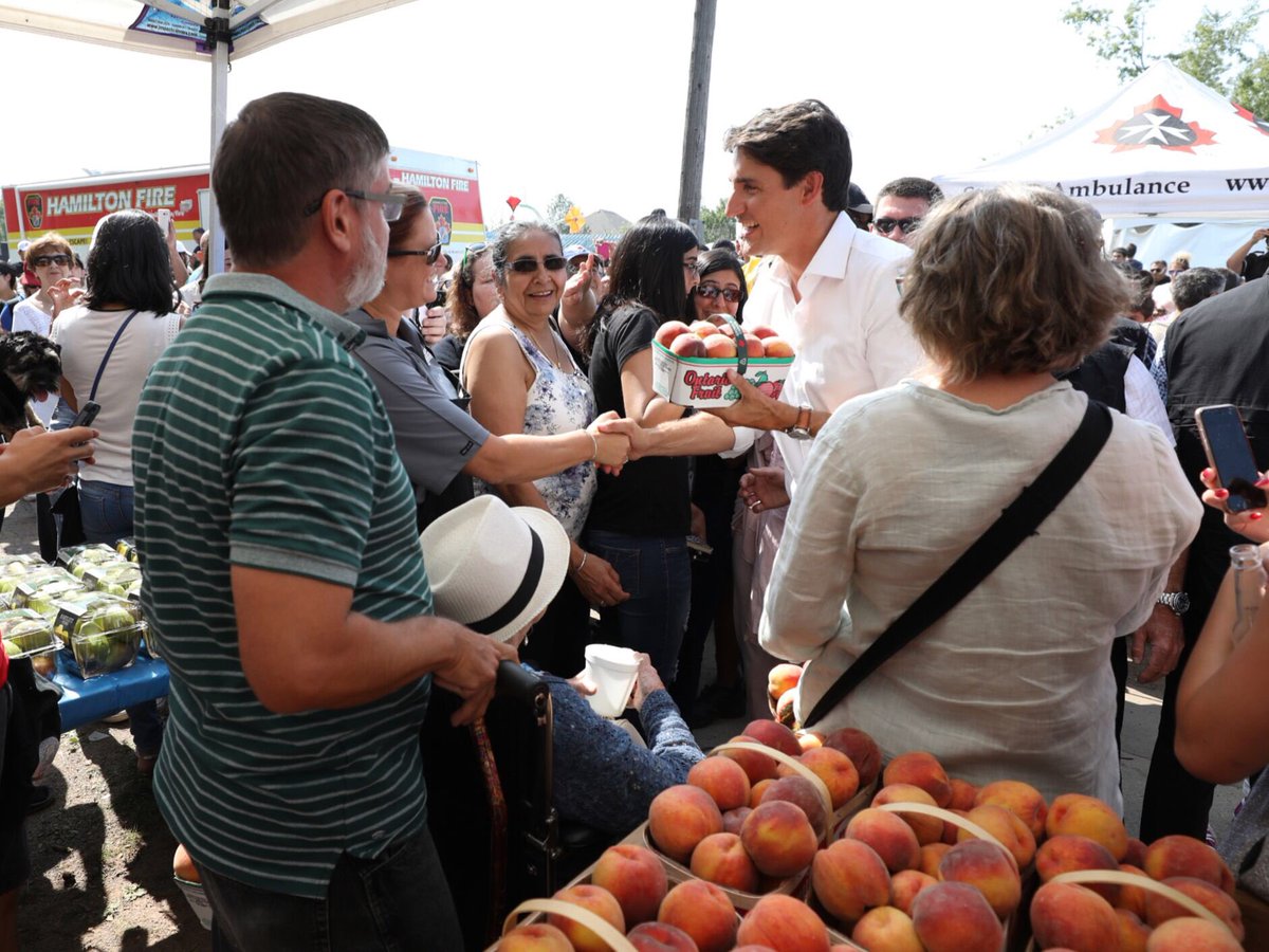 JustinTrudeau's tweet image. Celebrating @WinonaPeachFest&apos;s 50th anniversary today - delicious. Thanks #hamont!