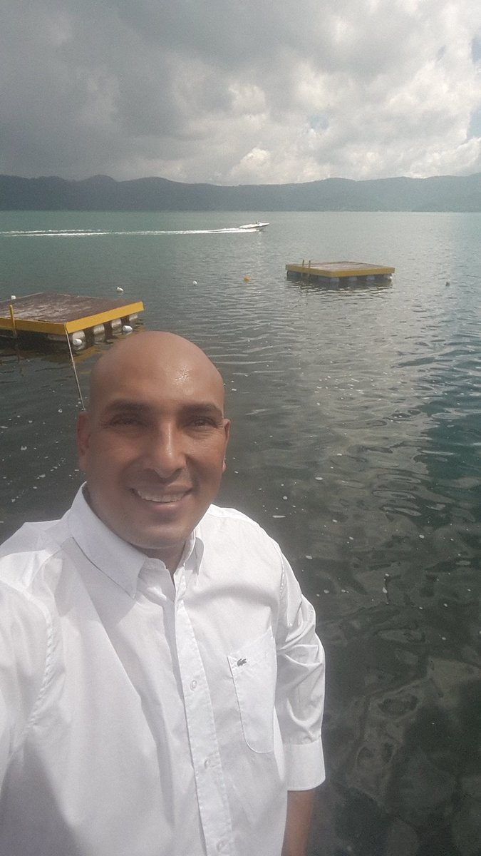 omarangulo503's tweet photo. Agua se vuelve turquesa nuevamente #LagoCoatepeque #UltimaHora #HuracanHarvey #climasv #TraficoSV #ultimahorasv #RealMadridHack #Messi https://t.co/bNgOJzYmCv