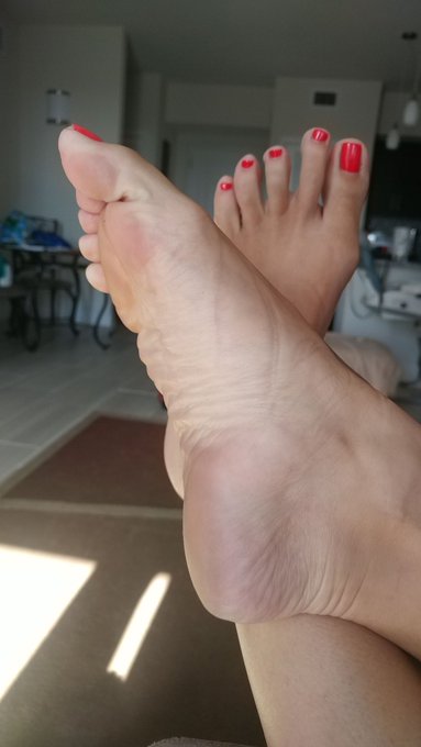 Beg to kiss my wrinkly soles https://t.co/9dHC4zWHFB<a href="/tag/boots"class="tags"><span>#boots</span></a>