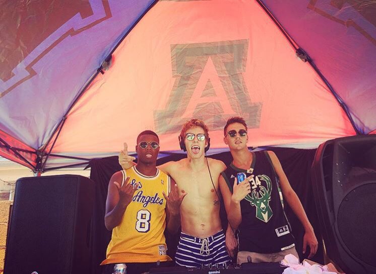 joshysweatpants's tweet photo. Tell everyone that them Beta Delta Bad Boys back in town. #LongLiveBD https://t.co/7vEeeJeDPe