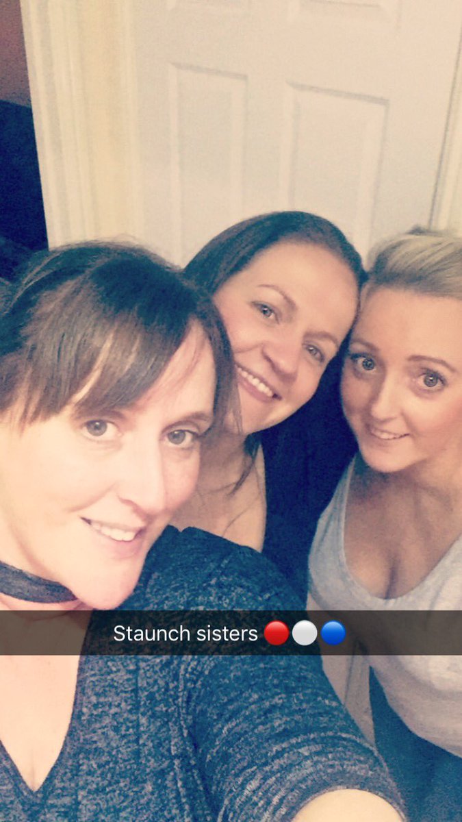 LollyH81's tweet photo. Staunch sisters #RangersFC #RangersFamily #preboxing https://t.co/guCWTeAsUa