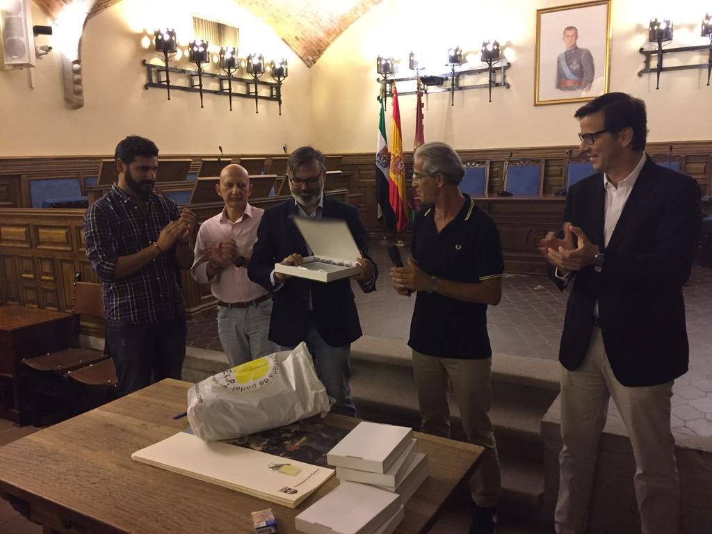 fexpadel's tweet photo. recepción en el @Ayto_Plasencia a las selecciones portuguesa y extremeña de padel. Gracias una vez más @DDoniga @DepExtremadura @FPPadel https://t.co/YalJbFZAd1