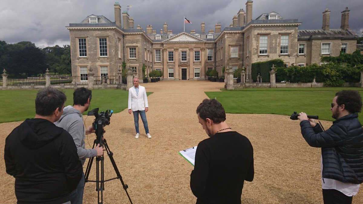 En 3 horas empieza el Especial de LADY DI. Por primera vez desde su casa en Althorp, la historia de LADY DI. Hoy 20.30 hs x <a href="/telefe/">telefe</a>