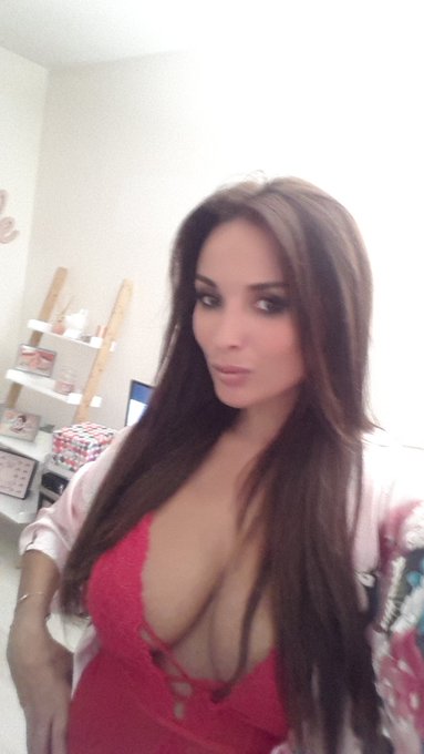 Come to see me in 20 min on @CamSodaLive /viens me voir dans 20 min sur @CamSodaLive ☺ https://t.co/