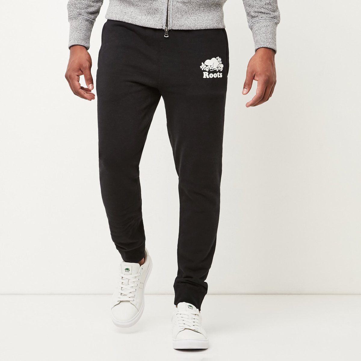 ROOTS's tweet photo. Your fave sweats, now on sale. Get up to 40% off* sweats. Aug 24-Sept 4 2017. In store &amp; online. *Conditions apply. https://t.co/fpxrTyrC9C https://t.co/F1YjOgtPym