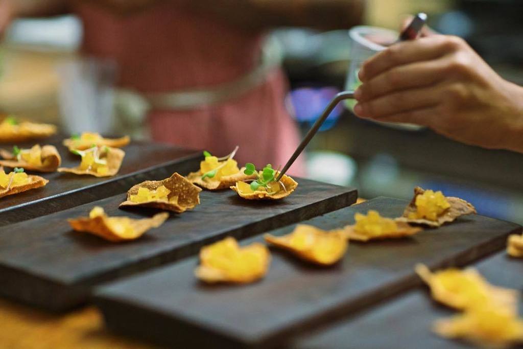 MTPMaui's tweet photo. Chef's Table tonight!β
β
#milhousemaui #mauitropicalplantation #mauichefstable #mauidining #maui #farmdrivencuisine #innovativemenu https://t.co/5fmqfiaaY6