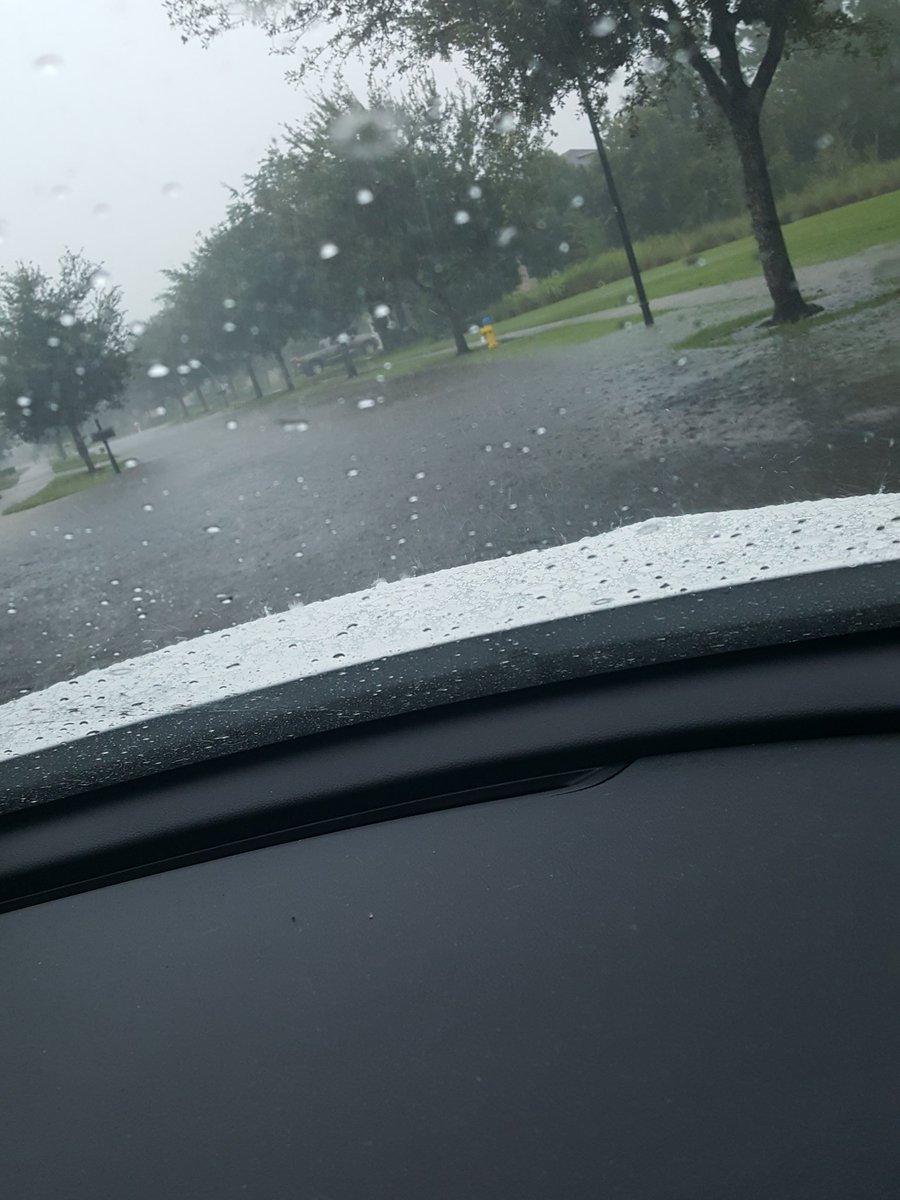 _alex_42_'s tweet photo. And its cancelled for today (Our neighborhood is completely flooded😭 https://t.co/XtNhKHj3y5