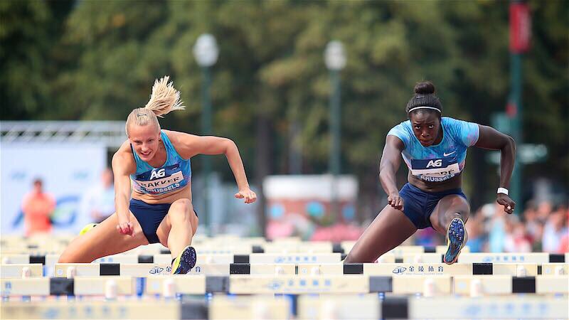Sharonabakker's tweet photo. Winst vandaag in Brussel, gave ervaring om te lopen tijdens deze urban race. #nike #horden https://t.co/cYCOa5RrUT