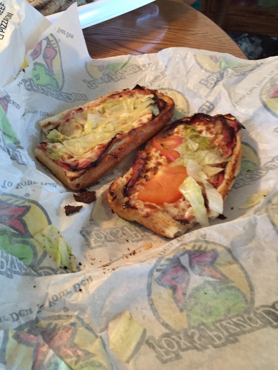 NatttyLightt's tweet photo. @FoxsPizzaDen isnt there suppose to be things on your hot Italian hoagies? https://t.co/rAeKIIGQIt