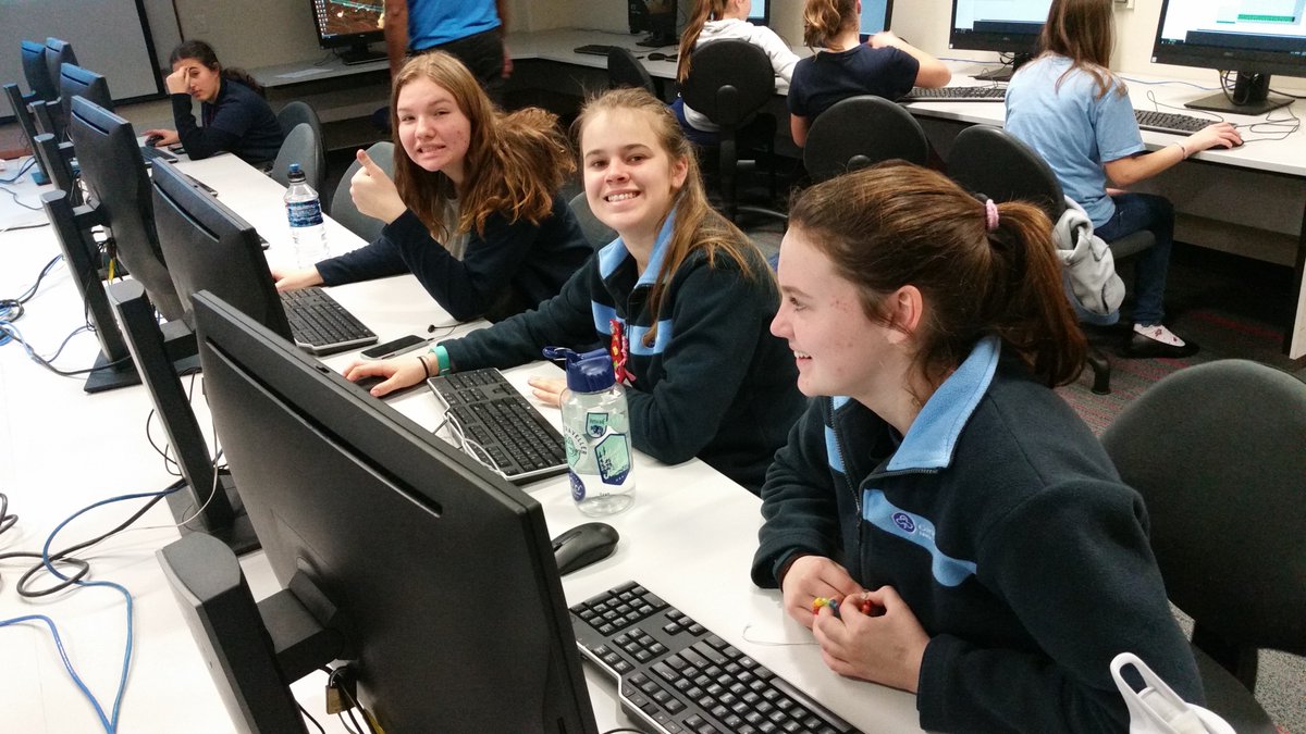 lookingwide's tweet photo. Day 2 of @GirlGuidingNZ hub 4 #STEMcamp! Currently #coding. #weekendguiding https://t.co/EJB28FIRlP