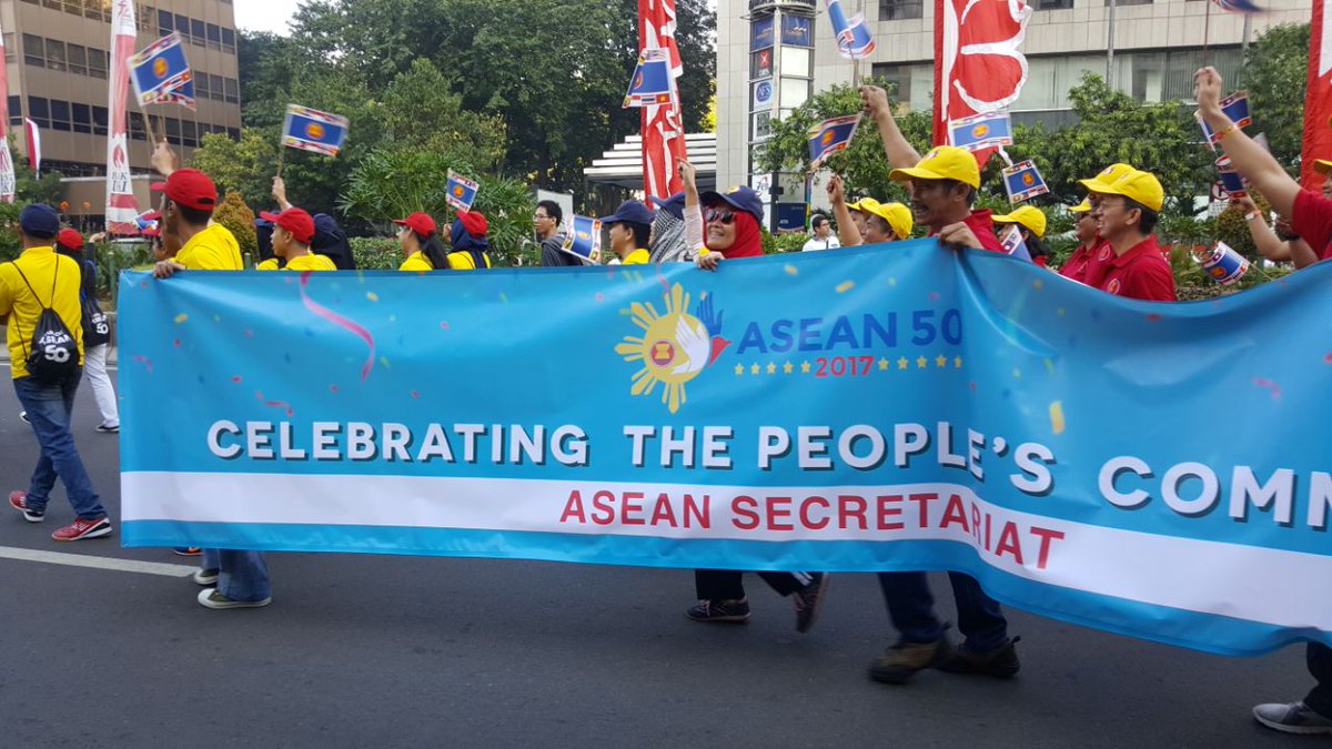 ASEAN's tweet photo. The #ASEAN Secretariat contingent at #asean50parade in Jakarta;    Member States' and Dialogue Partners' Permanent Reps cheer on. https://t.co/Wl8U1HoaKd