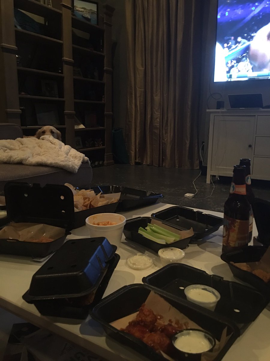 TmarTn's tweet photo. Were uh.... you gonna eat all those wings?

RT when you see it https://t.co/91z1zQLy7o