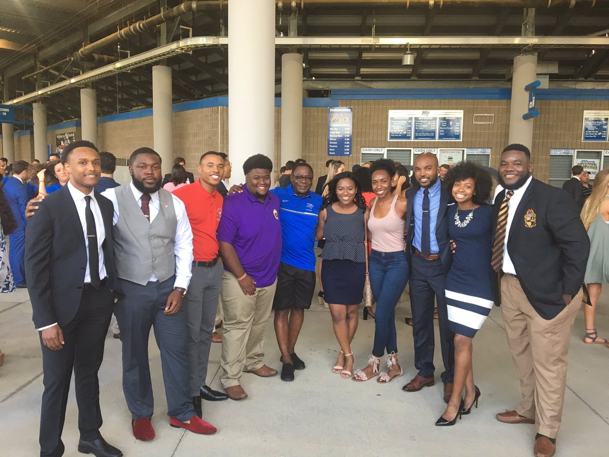AkpsiMT's tweet photo. Today, we were able to participate in the 2017 Convocation followed by the Presidents Picnic💙 #zetapsi1965 #mtsu #mtsu21 #truebluemove https://t.co/b9d6KKaPwP
